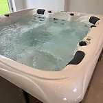 Holiday home Maison Bord De Riviere Calme Jaccuzi *