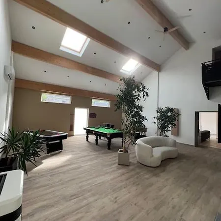 Riverside House * Trooz