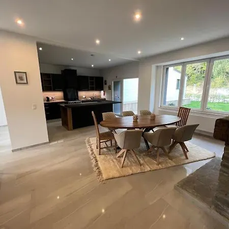 Riverside House * Trooz