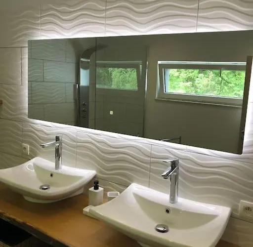 Дом отдыха Maison Bord De Riviere Calme Jaccuzi Trooz